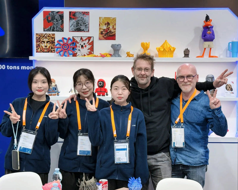 LANDU team posing with a satisfied customer at the Formnext 2025 3D printing exhibition.